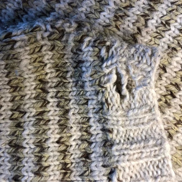 Vintage hand knit striped wool sweater - Picture 9 of 10